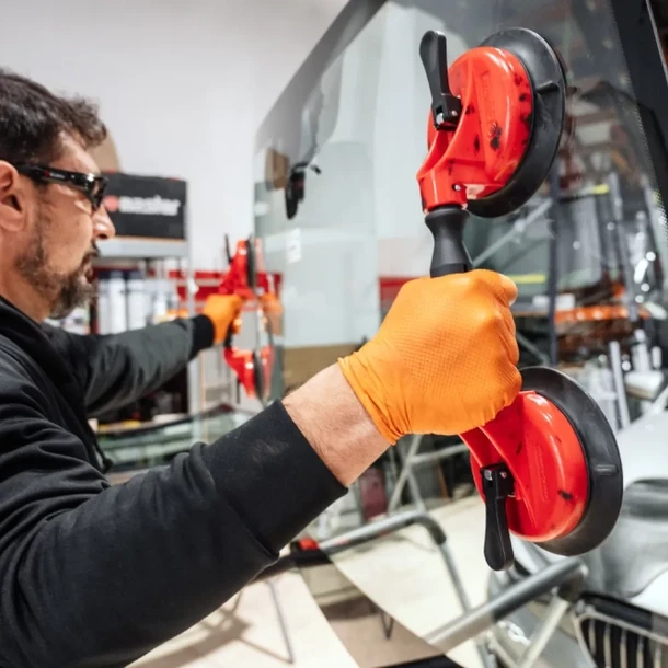 Choosing Auto Glass Repair Dubai Services